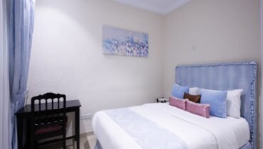 Economy Double Room with double bed and bedside seating