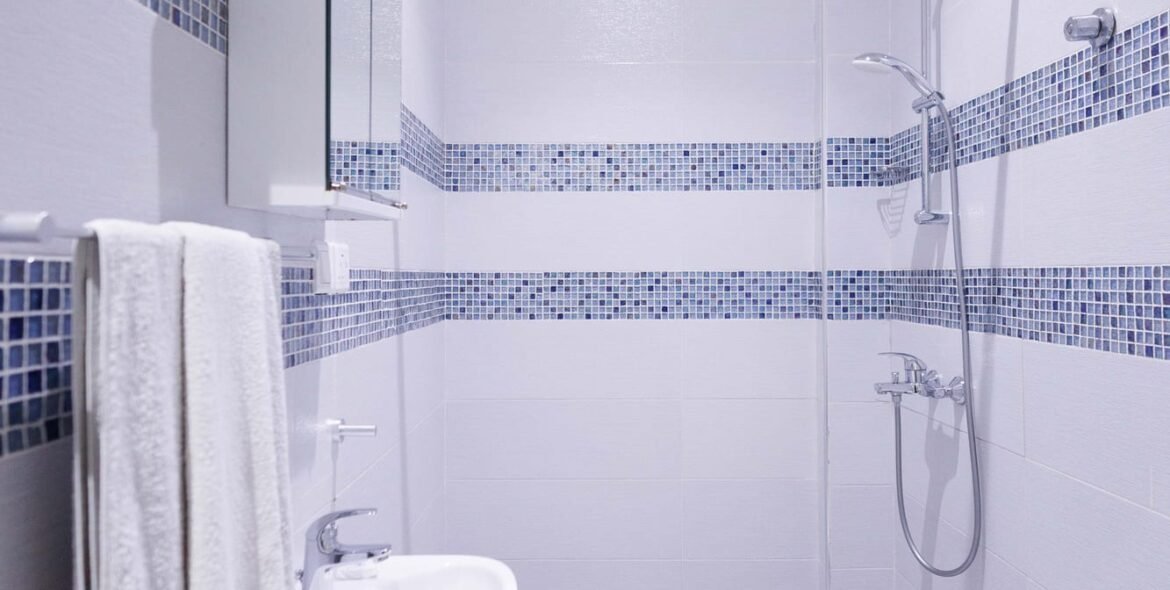 Private bathroom in the Economy Double Room