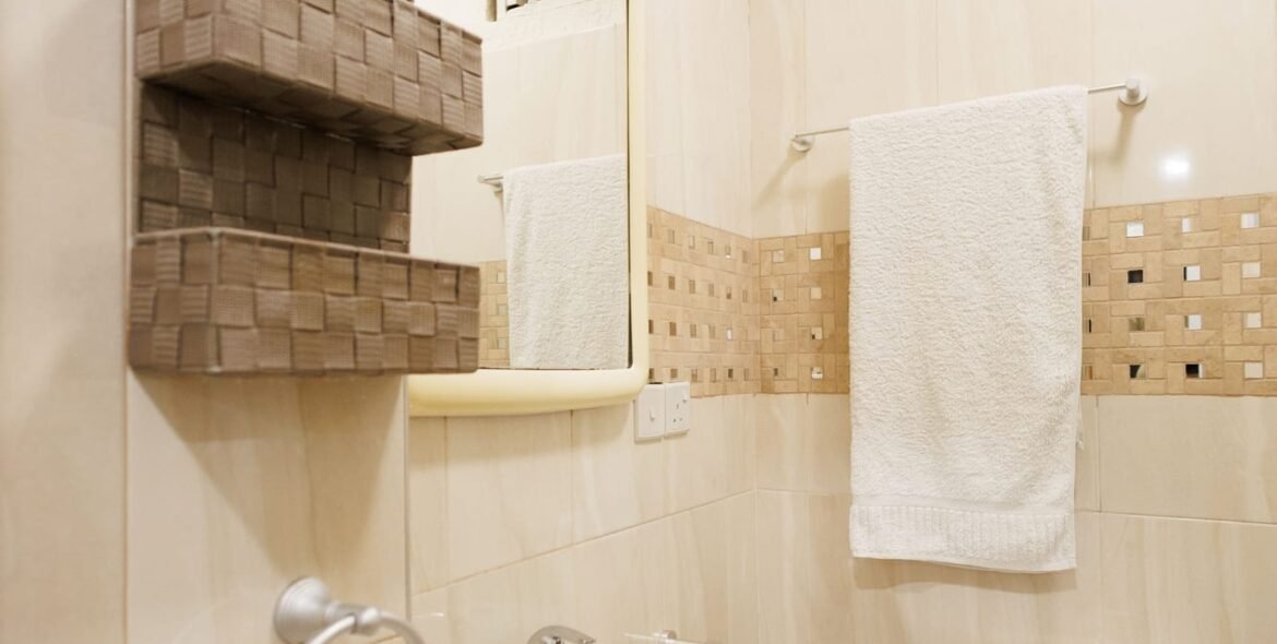Shelves and towels in a guest-room bathroom