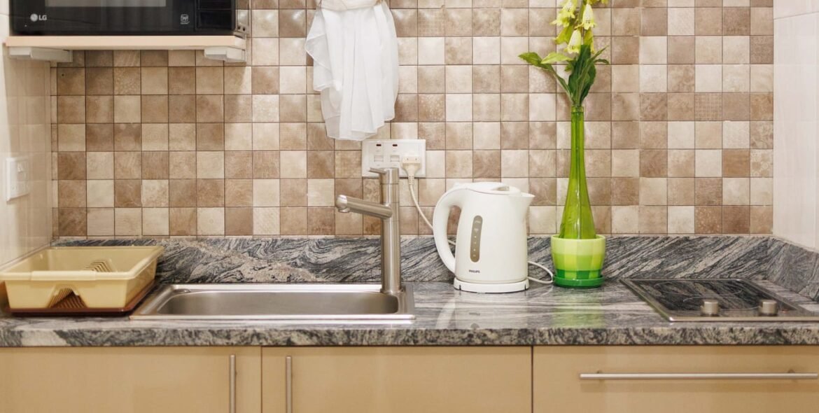 Kitchenette window and worktop in a queen room