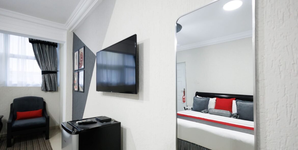 Mirror and television in a queen room