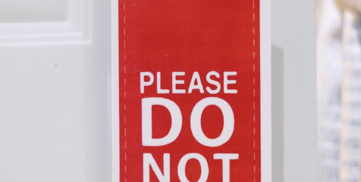 Please do not disturb door sign