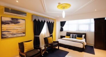 Deluxe Queen Room with a bed and seating area
